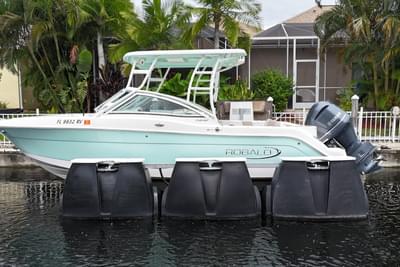 BOATZON | Robalo R247 Dual Console 2019