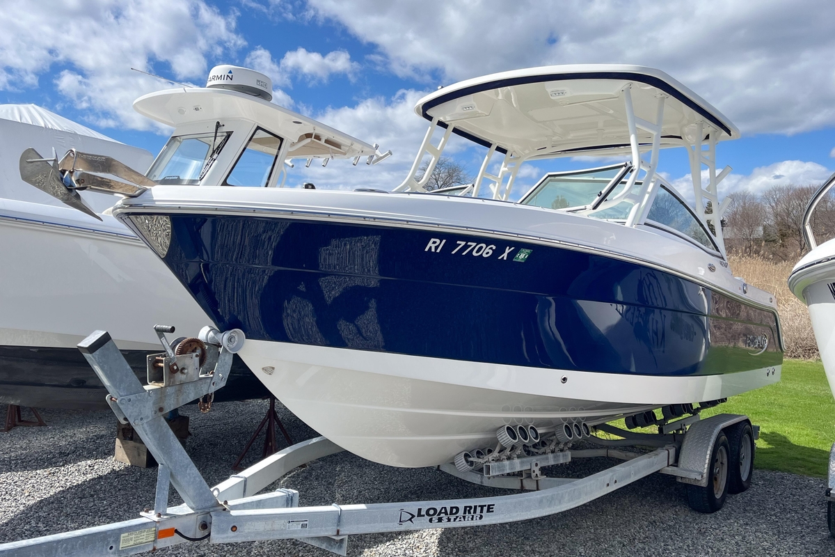 2020 Robalo R247 Dual Console - Sold Boat