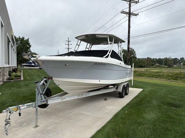 2021 Robalo R247 Dual Console - Sold Boat