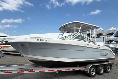 BOATZON | Robalo R247 Dual Console 2021