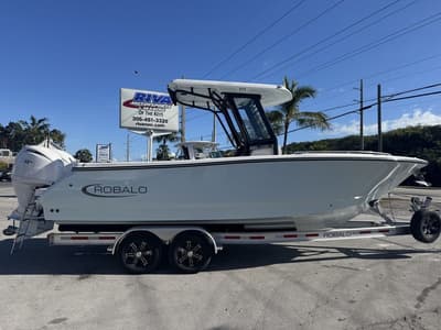BOATZON | Robalo R250 2026