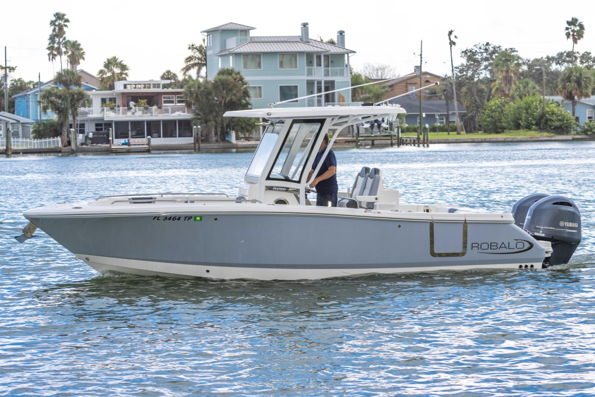 2023 Robalo R250 Center Console - Sold Boat