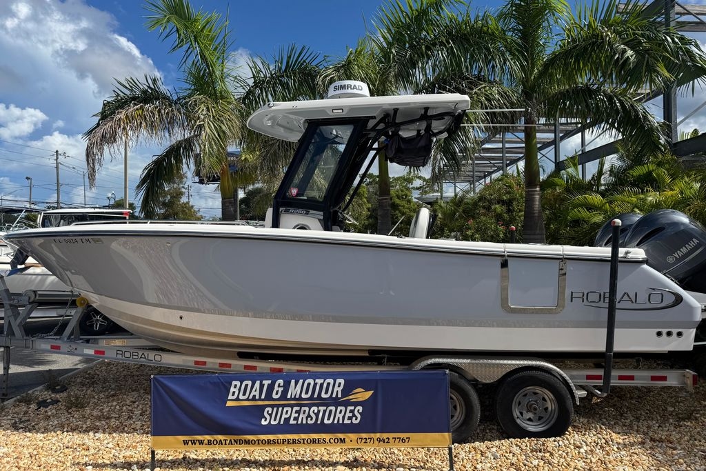 2023 Robalo R250 Center Console - Sold Boat