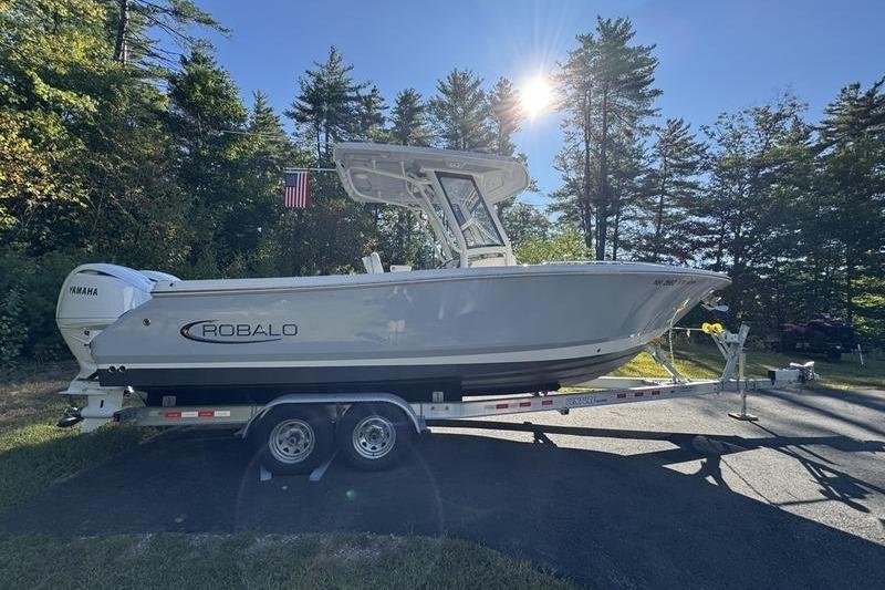 2024 Robalo R250 Center Console - Sold Boat