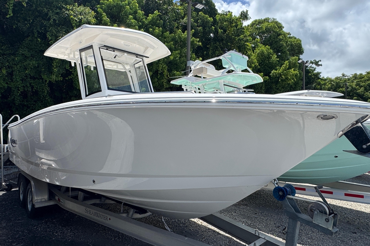 2025 Robalo R250 Center Console - Sold Boat