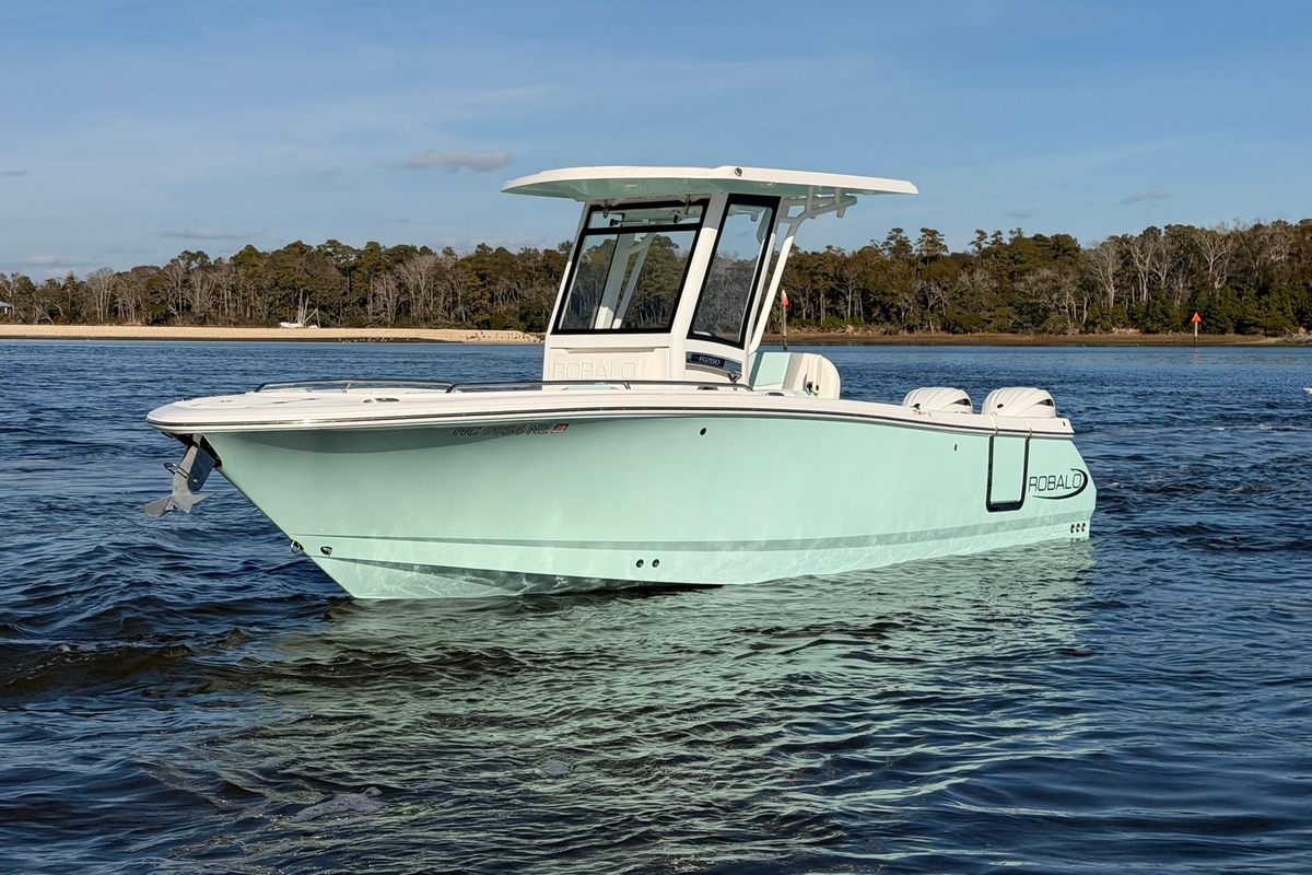 2025 Robalo R250 Center Console - Sold Boat
