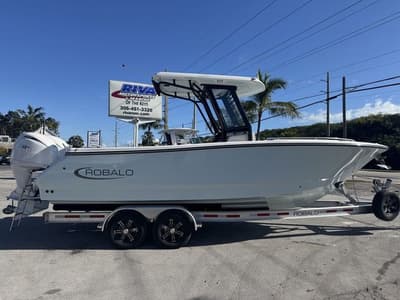 BOATZON | Robalo R250 Center Console 2026