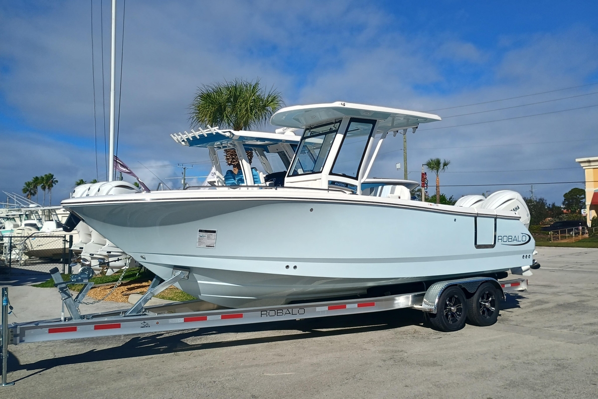 2026 Robalo R250 Center Console - Sold Boat