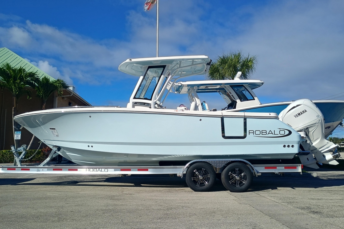 2026 Robalo R250 Center Console - Sold Boat