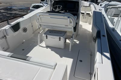 BOATZON | Robalo R250 Center Console 2026