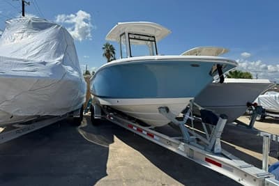BOATZON | Robalo R250 Center Console 2027