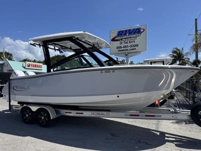 BOATZON | Robalo R257 Dual Console 2025