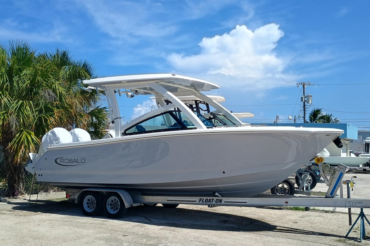 2025 Robalo R257 Dual Console - Sold Boat