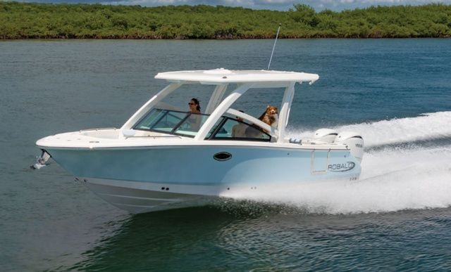 Robalo R257 Dual Console 2026