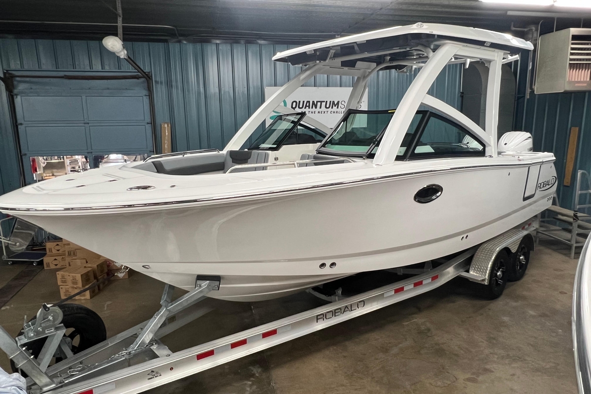 2026 Robalo R257 Dual Console - Sold Boat