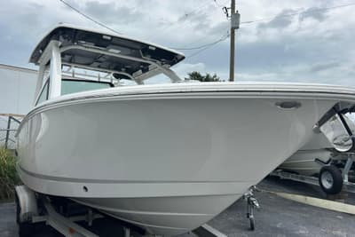 BOATZON | Robalo R257 Dual Console 2026
