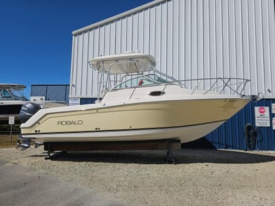 BOATZON | Robalo R265 Walkaround 2006