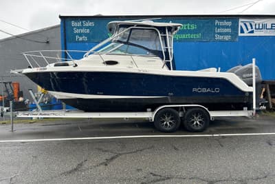 BOATZON | Robalo R265 Walkaround 2011