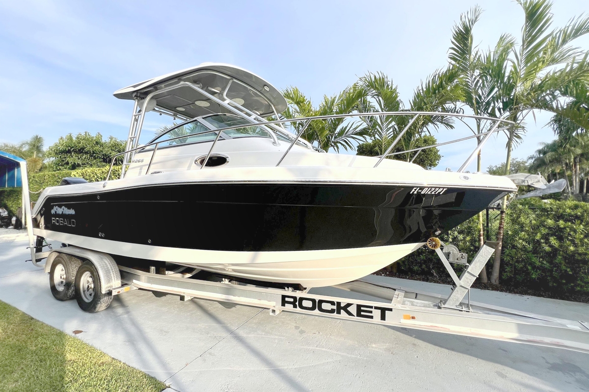 2014 Robalo R265 Walkaround - Sold Boat