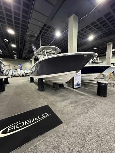 BOATZON | Robalo R270 2026