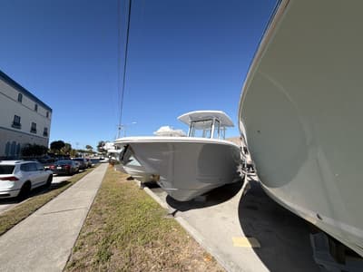 BOATZON | Robalo R270 CC 2024