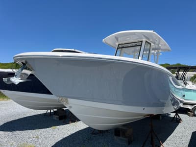 BOATZON | Robalo R270 Center Console 2024