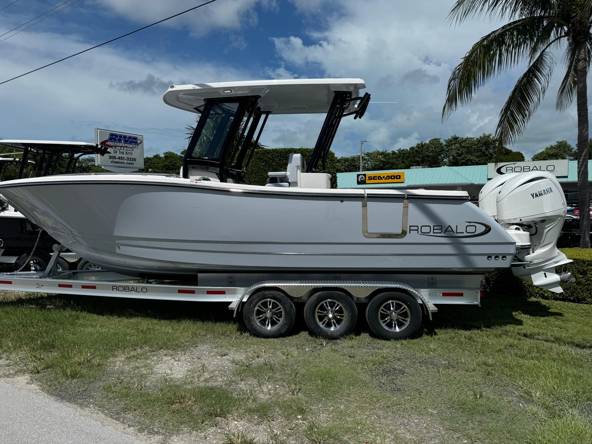 2025 Robalo R270 Center Console - Sold Boat