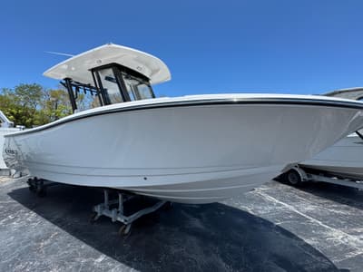 BOATZON | Robalo R270 Center Console 2025