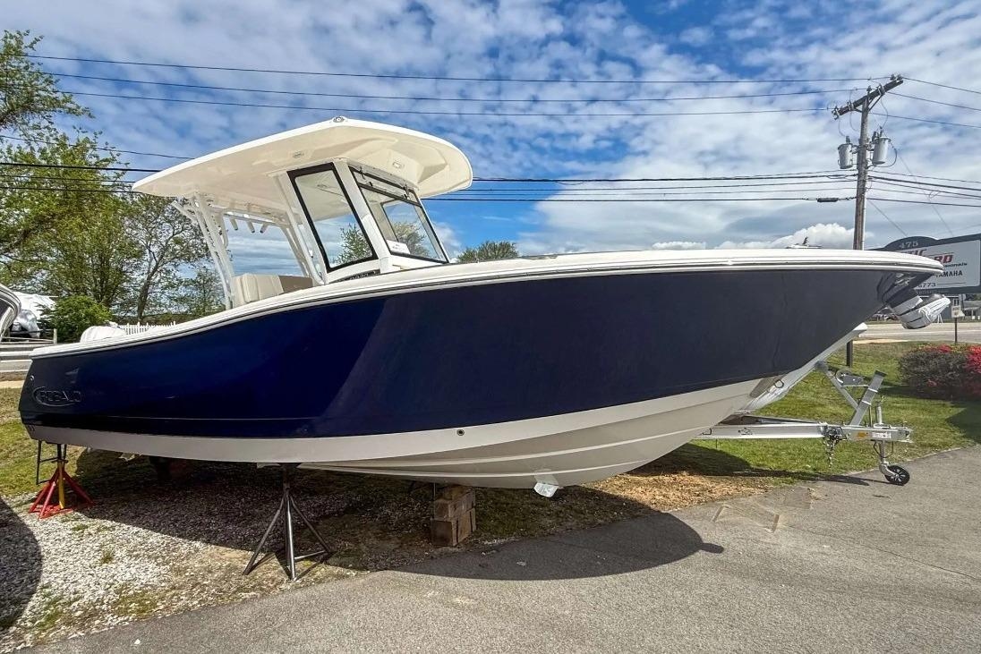 2025 Robalo R270 Center Console - Sold Boat