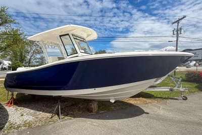 BOATZON | Robalo R270 Center Console 2025