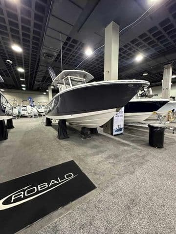 BOATZON | Robalo R270 Center Console 2026