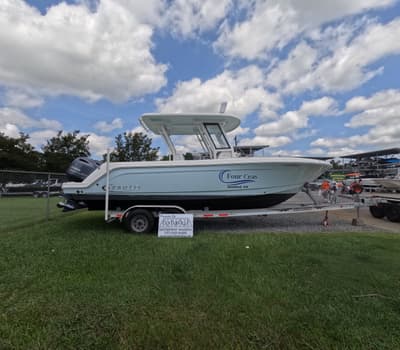 BOATZON | Robalo R272 2021