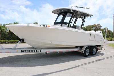 BOATZON | Robalo R272 Center Console 2021