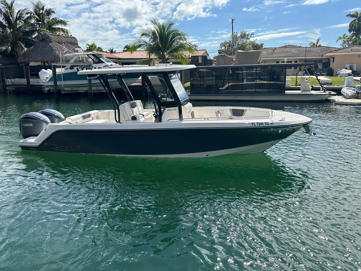 2022 Robalo R272 Center Console - Sold Boat
