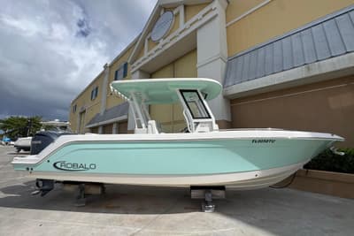 BOATZON | Robalo R272 Center Console 2023