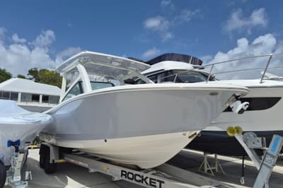 BOATZON | Robalo R277 Dual Console 2026