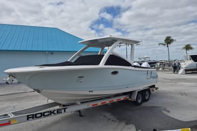 BOATZON | Robalo R277 Dual Console 2026