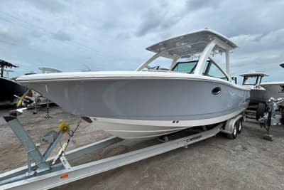 BOATZON | Robalo R277 Dual Console 2026