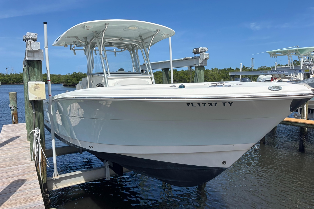 2015 Robalo R300 Center Console - Sold Boat