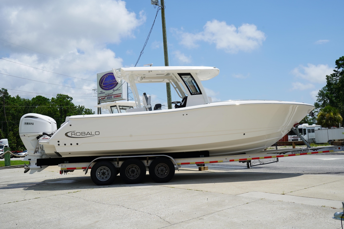 2025 Robalo R300 Center Console - Sold Boat