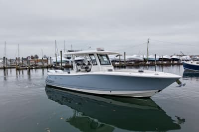BOATZON | Robalo R300 Center Console 2025