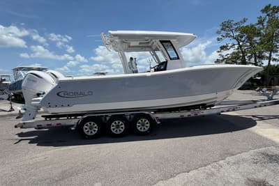 BOATZON | Robalo R300 Center Console 2026