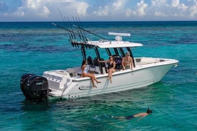 BOATZON | Robalo R300 Center Console 2026