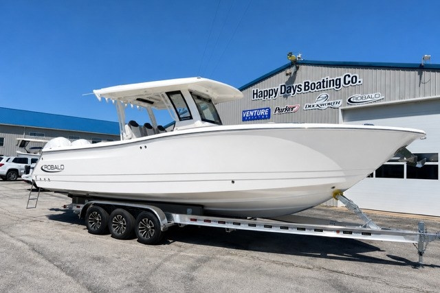 2027 Robalo R300 Center Console - Sold Boat