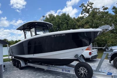 BOATZON | Robalo R302 Center Console 2017