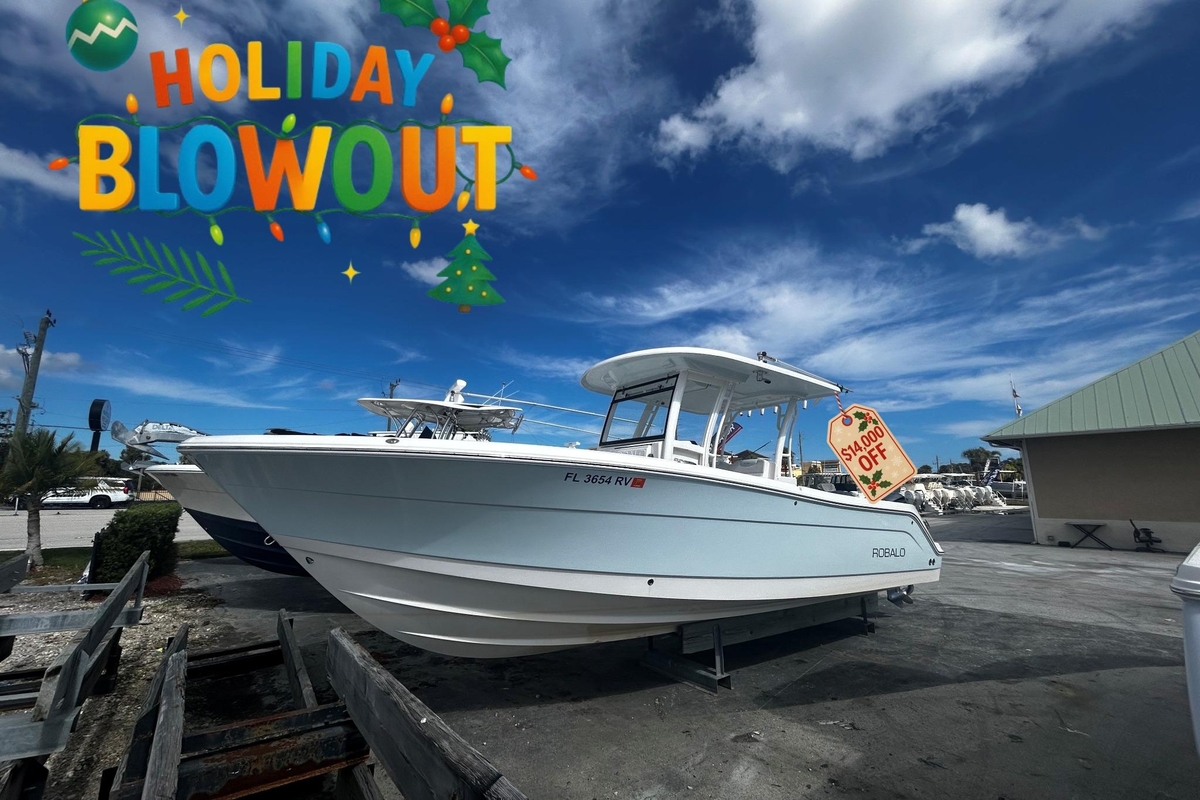 2018 Robalo R302 Center Console - Sold Boat