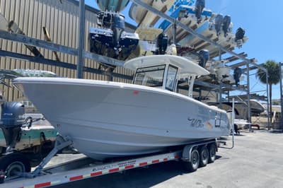 BOATZON | Robalo R302 Center Console 2019