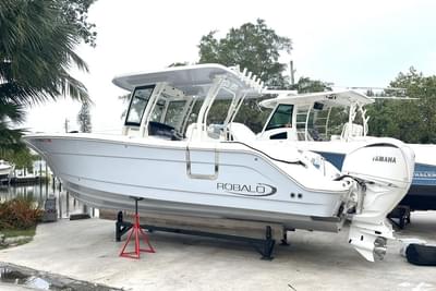 BOATZON | Robalo R302 Center Console 2023