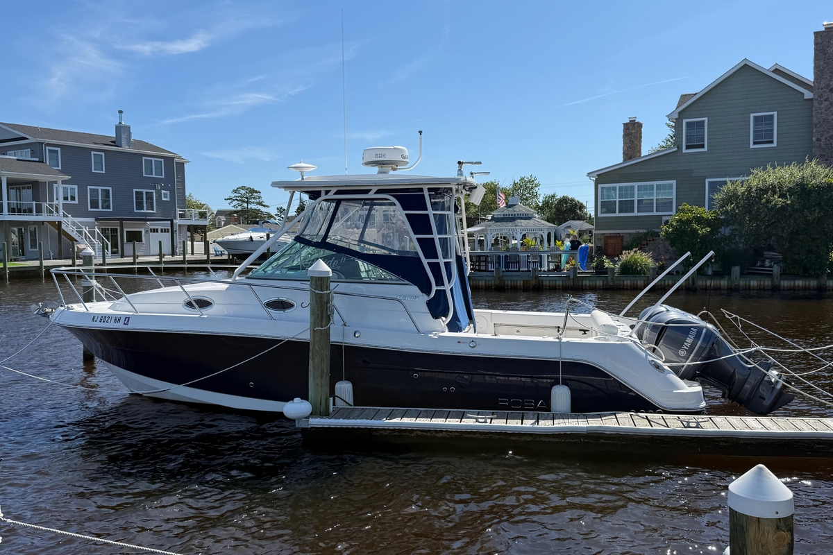 2015 Robalo R305 Walkaround - Sold Boat