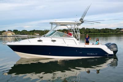 BOATZON | Robalo R305 Walkaround 2018